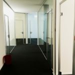 Büro mit Glastrennwänden